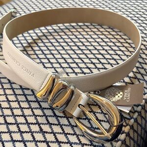 Vince Camuto gorgeous white belt with silver hardware.(L)